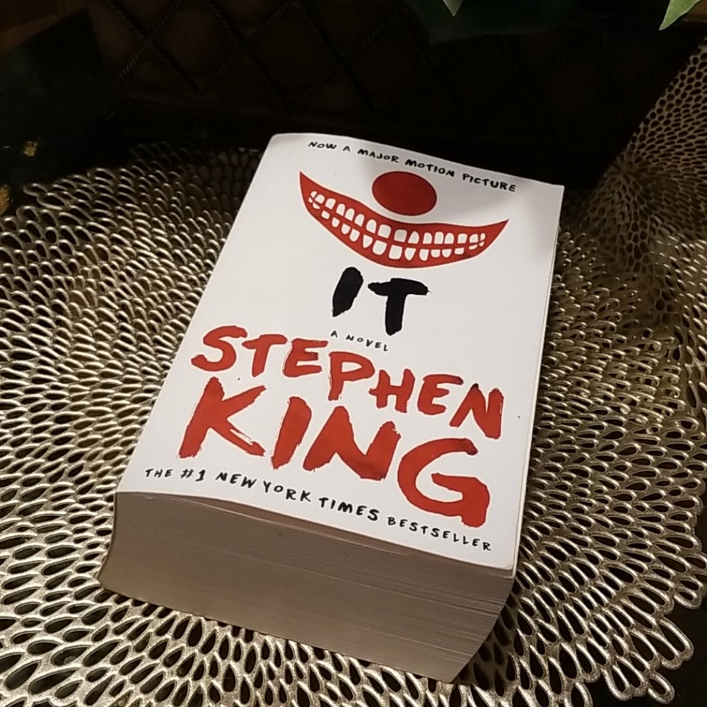 🤡 (IT) BY STEPHEN KING book